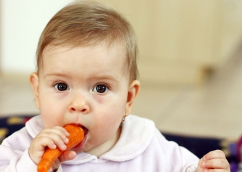 أطعمة خطيرة على طفلك تسبب الاختناق