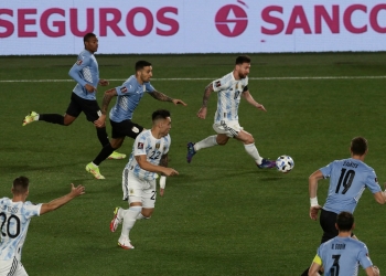 ميسي يقود الأرجنتين للفوز على أوروغواي بثلاثية