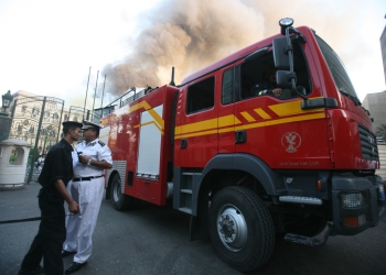 مصر.. حريق ضخم في مصنع للمنتجات البلاستيكية