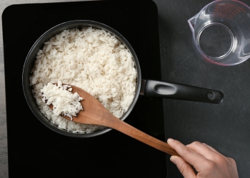 الأرز المطهو وغير المطهو