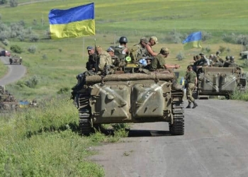 جندي أوكراني يقتل خمسة من رفاقه ويهرب