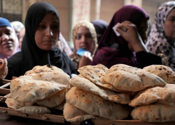 الحكومة المصرية: لم نتخذ قراراً بتغيير سعر الخبز