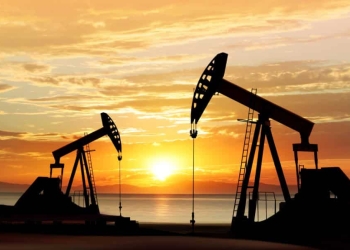 أسعار النفط تواصل الارتفاع صباح اليوم