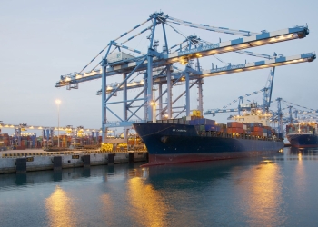 موانئ أبوظبي توقع اتفاقية لتطوير وإدارة ميناءين في مصر