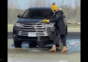 تغسل سيارتها بالوقود وتشربه