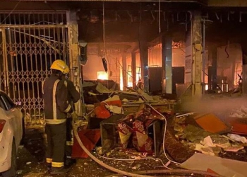 الدفاع المدني يباشر حريقاً في الرياض