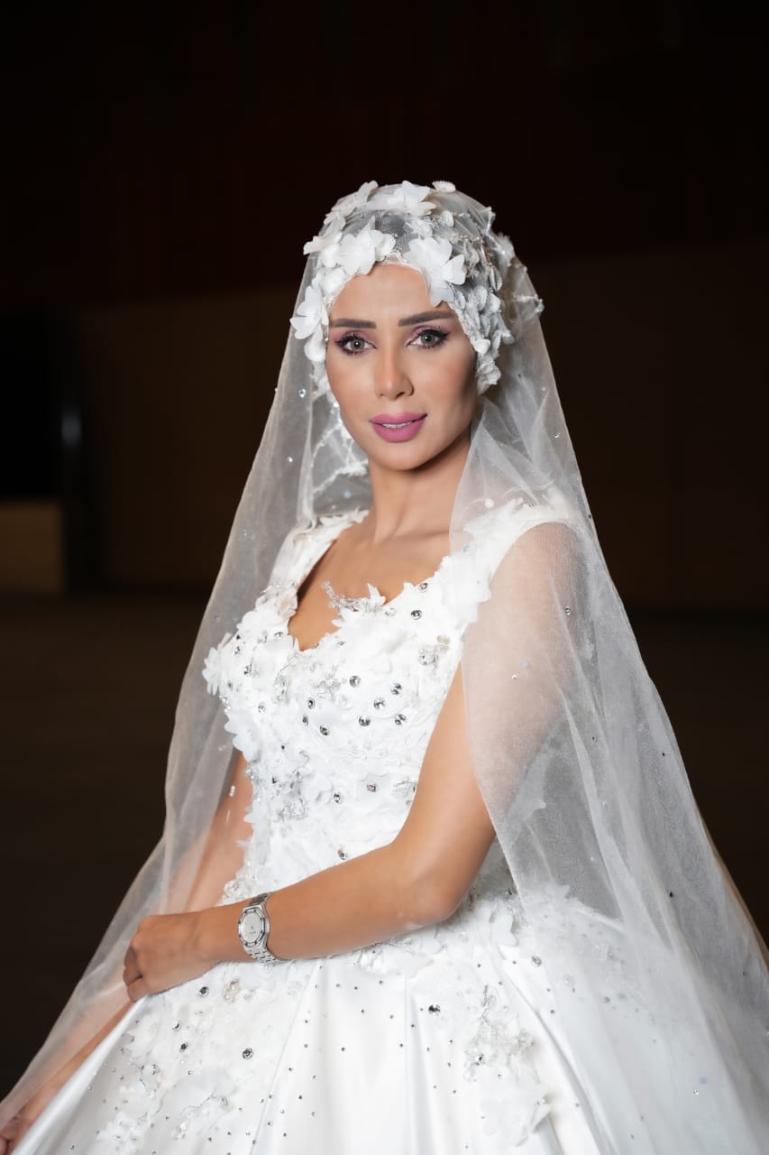 الإعلامية شيماء عثمان تتألق في عالم الأزياء والعطور