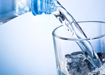 دراسة تكشف عواقب شرب القليل من الماء