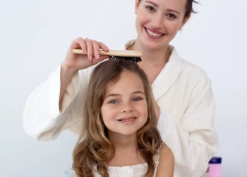 تنعيم شعر الأطفال