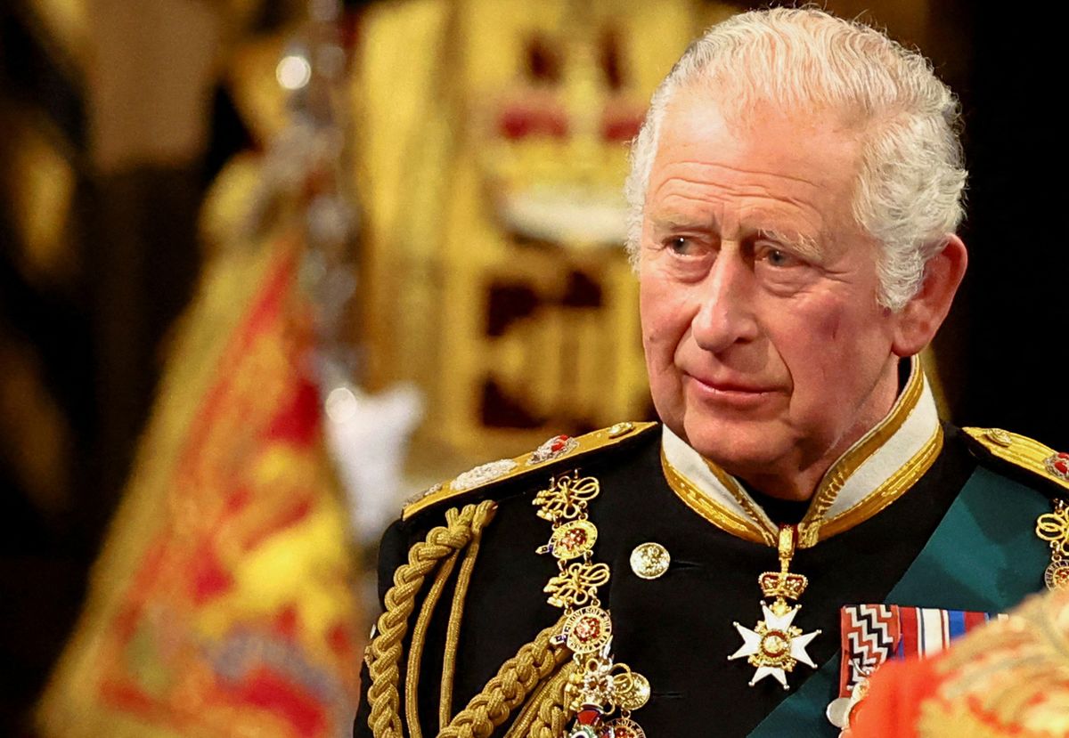 ملك بريطانيا تشارلز الثالث يكرم ضابطين كويتيين