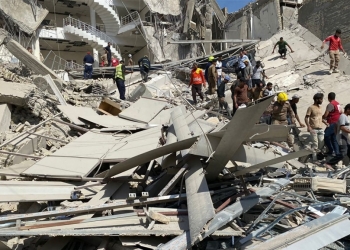 العراق.. إنقاذ 13 شخصاً من البناية المنهارة في الكرادة