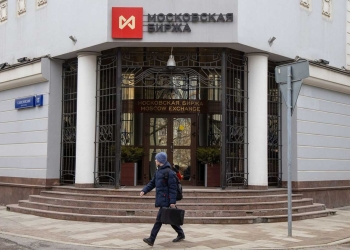 بورصة موسكو تهوي 12% بعد الأحداث الأخيرة