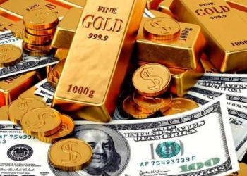 ارتفاع الدولار يهوي بأسعار الذهب صباح اليوم