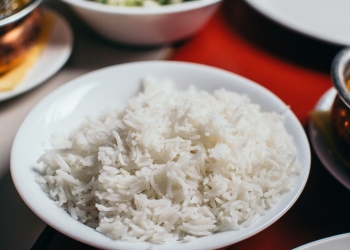 الأرز المُعاد تسخينه