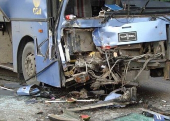 قتلى في اصطدام شاحنة تقل عسكريين مع ميكروباص في دونيتسك