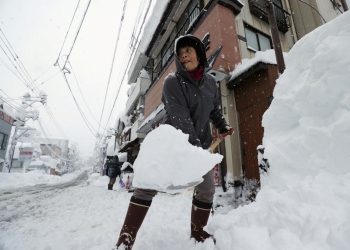 قتلى وعشرات المصابين بسبب الثلوج في اليابان
