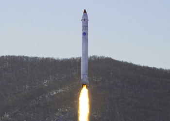 كوريا الشمالية تطلق 3 صواريخ باليستية تجاه البحر الشرقي