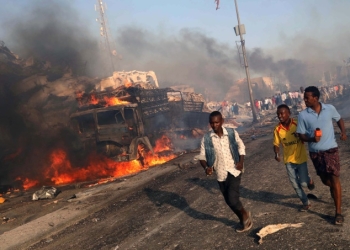 15 قتيلاً جراء انفجار سيارتين مفخختين وسط الصومال