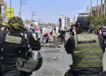 التظاهرات تدفع البيرو لفرض الطوارئ في ليما