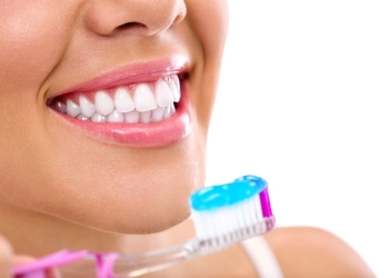 الاستخدامات الجمالية لمعجون الأسنان