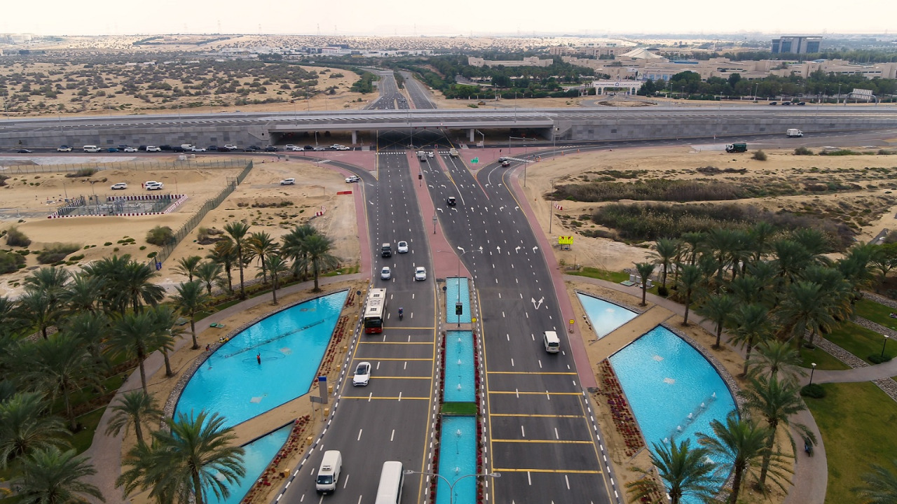 افتتاح مشروع تطوير شارع الشيخ زايد بن حمدان وجسرين بسعة كبيرة في دبي