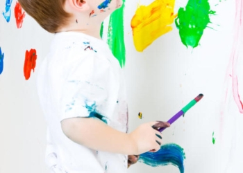 إزالة ألوان ورسومات الأطفال من الجدران