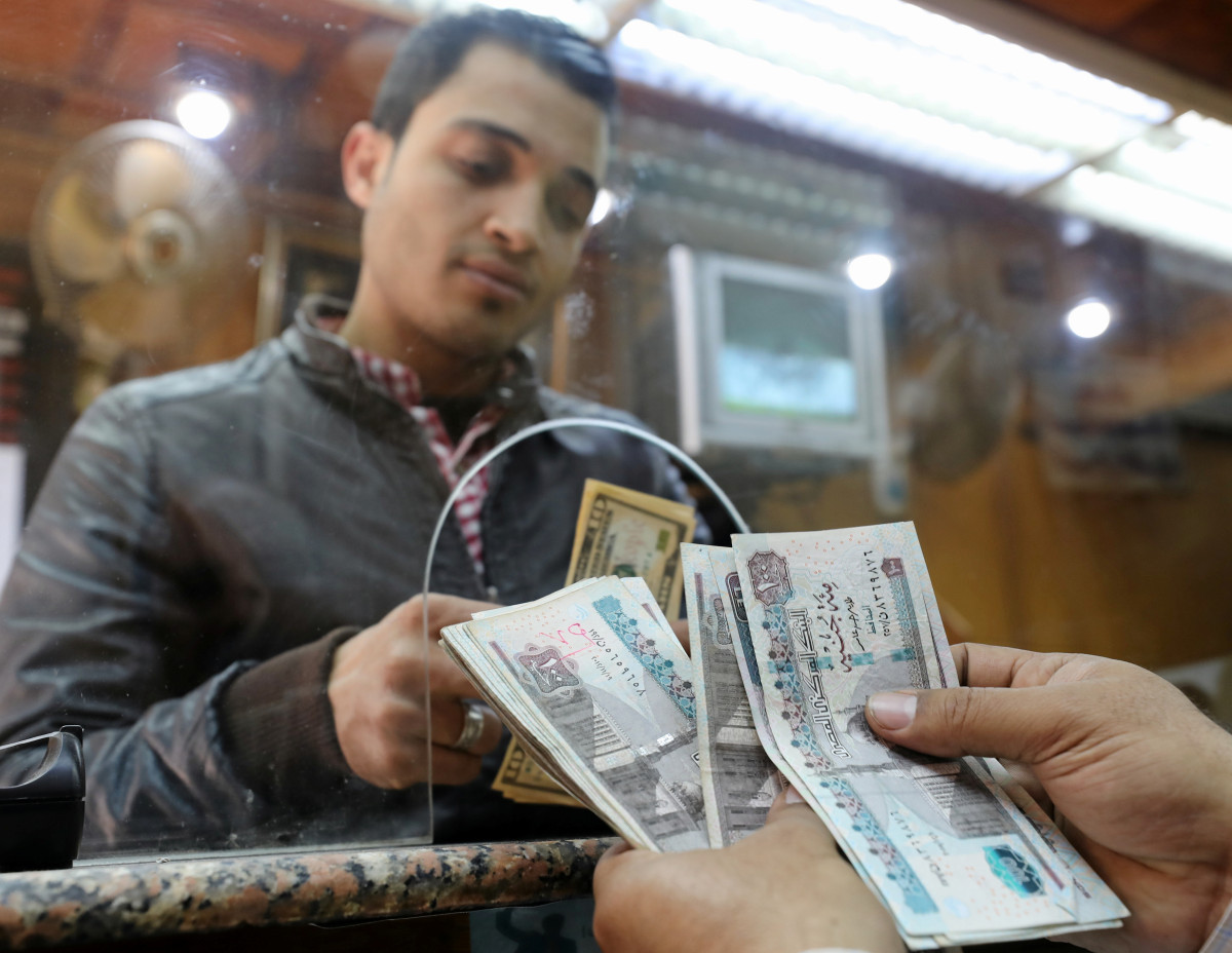 الدولار الأمريكي يرتفع أمام الجنيه المصري