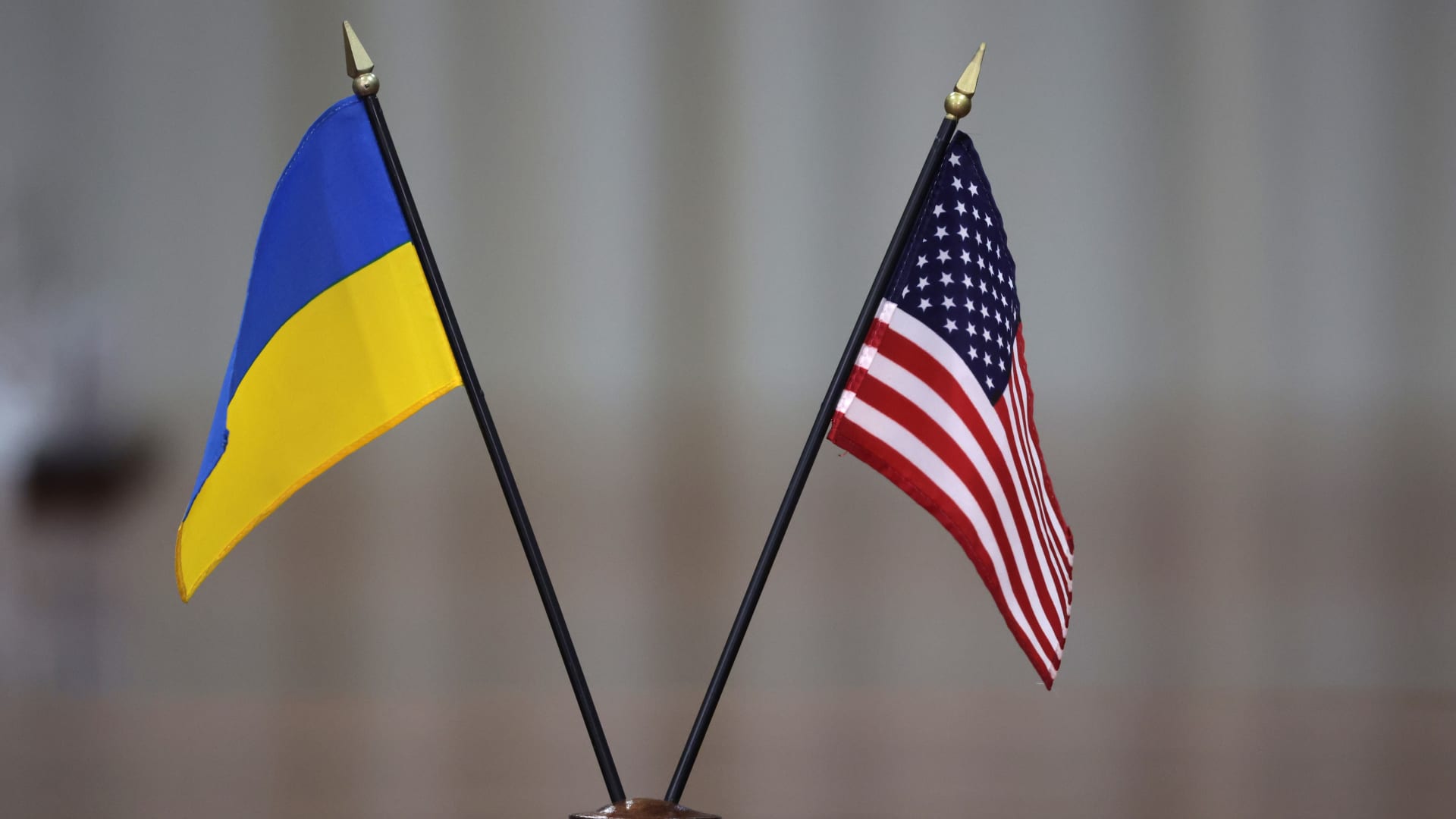صحيفة أمريكية تكشف السبب وراء دعم واشنطن القوي لنظام كييف