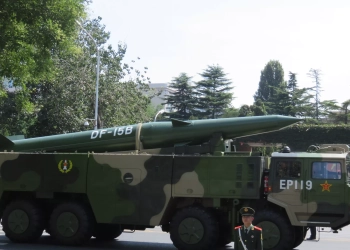 الكشف عن القدرات القتالية لصاروخ "واي جي-21" الصيني الجديد