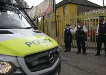 اعتقال عدة أشخاص بعد تظاهرة عنيفة في بريطانيا