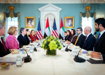 عبد الله بن زايد يلتقي وزير الخارجية الأمريكي