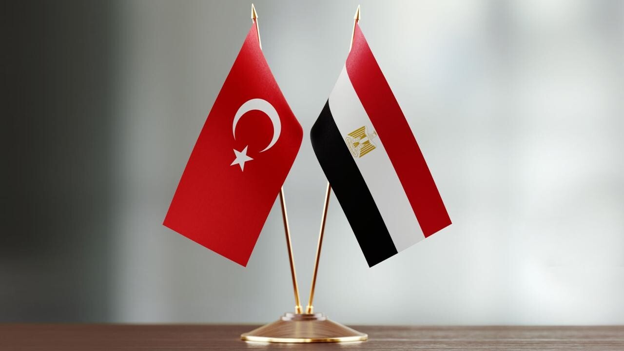 وزير الخارجية التركي يصل مصر في أول زيارة منذ 11 عاماً