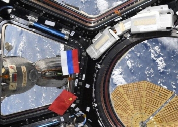 رواد "روس كوسموس" بالمحطة الفضائية يرحبون باللقاء الروسي الصيني بطريقتهم