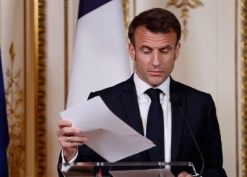 الرئيس الفرنسي يعدل قانون التقاعد والنقابات تدعو للتظاهر