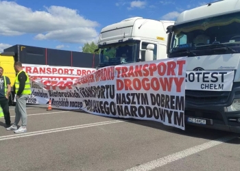 بولندا.. سائقو الشاحنات يقطعون الطريق على الحدود مع أوكرانيا