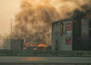 الحرائق تجبر السلطات الكندية على إجلاء الآلاف من مقاطعة ألبرتا