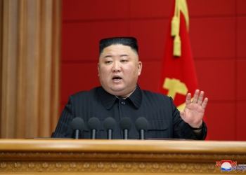 زعيم كوريا الشمالية يوجه تحية للجيش الروسي