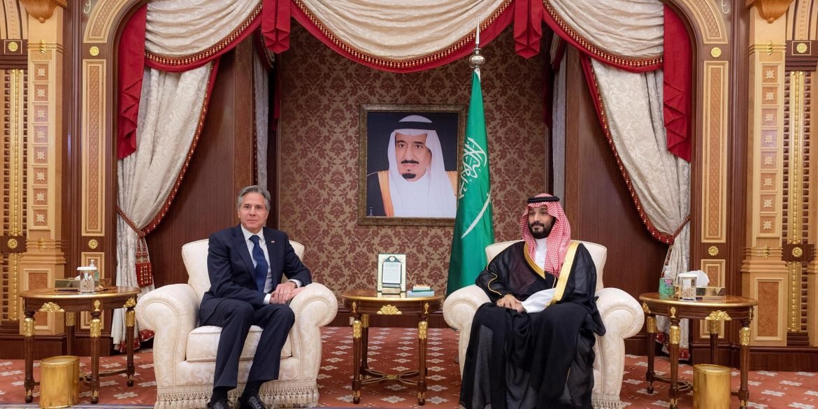 ولي العهد السعودي ووزير الخارجية الأمريكي يلتقيان في جدة