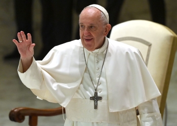 البابا فرنسيس يدين السماح بحرق المصحف