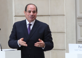 خط يد الرئيس المصري يثير تفاعلاً عبر مواقع التواصل