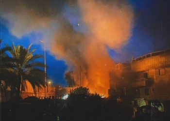 العراق يدعو لتحقيق عاجل بعد حرق سفارة السويد في بغداد