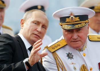 بوتين وزعماء أفارقة يحضرون عرضاً عسكرياً بحرياً