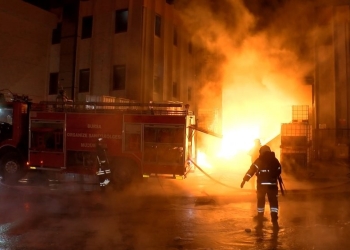 حريق يلتهم 10 مصانع في تركيا