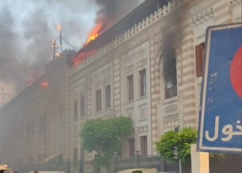 حريق ضخم في مبنى وزارة الأوقاف المصرية