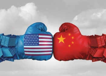 وزير التجارة الصيني يبلغ نظيرته الأمريكية بموقف بلاده من العقوبات