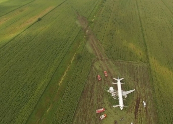 روسيا.. هبوط اضطراري لطائرة ركاب في أرض مفتوحة