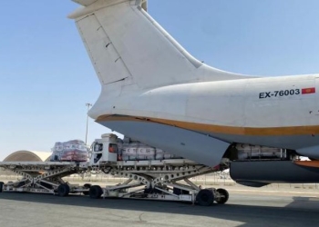 وصول خمس طائرات إغاثة إماراتية إلى مدينة بنغازي