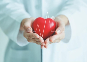 طبيبة توضح العادات التي تحافظ على صحة القلب بعد سن الـ 50