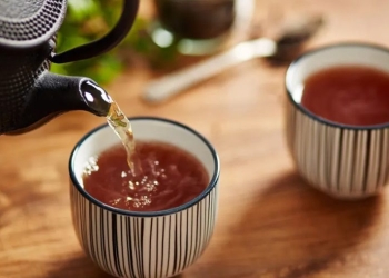 خبيرة تغذية توضح عواقب الإفراط في شرب الشاي
