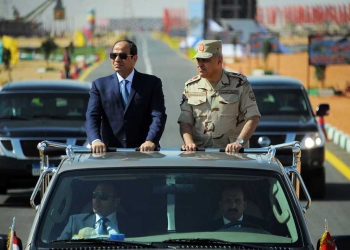 الرئيس المصري يجري تفتيشاً مفاجئاً للجيش الثالث